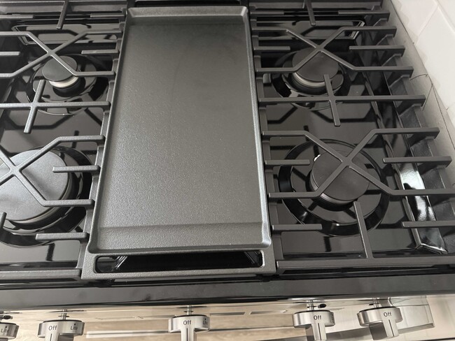 Building Photo - 402 Fernando St NE