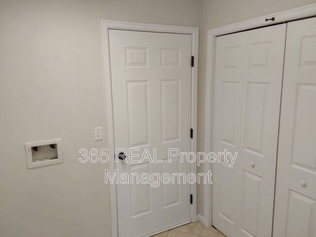 Building Photo - 1561 Pelican Lakes Point