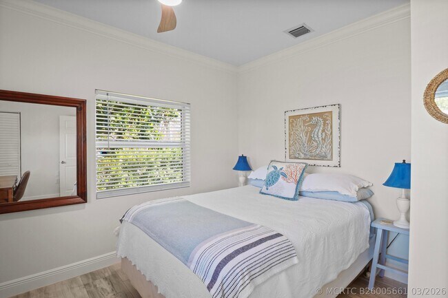 Building Photo - 301 Hawthorne Dr