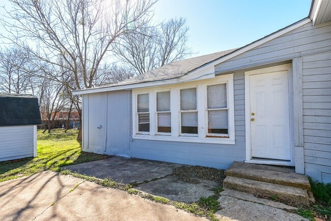 Building Photo - 3715 Eutopia St