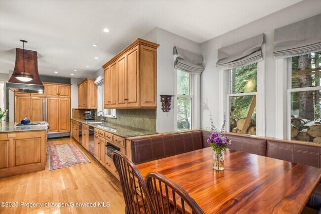 Building Photo - 431 W Hopkins Ave