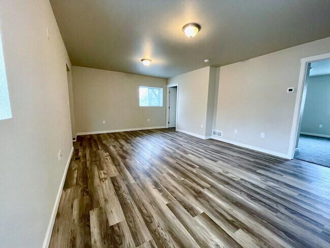 Building Photo - 2101 E Willamette Ave