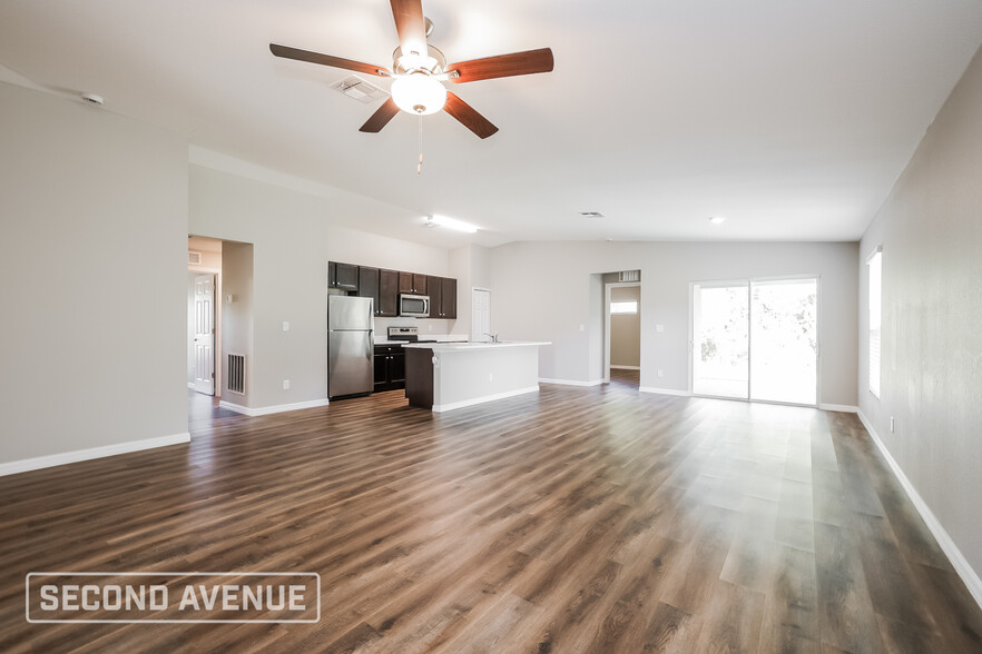 Building Photo - 208 Ravenswood Blvd