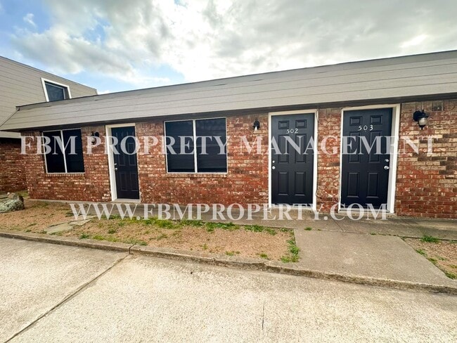 Building Photo - Willow Court Apartments, Unit 502 - 2 Bedroom, 1 Bathroom Apartment Home in Mexia, TX!