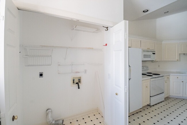 Building Photo - Gated Grasslands Community - 3/2 with a Balcony