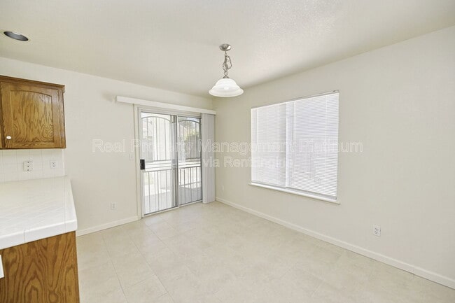 Building Photo - 2233 E Christopher Dr
