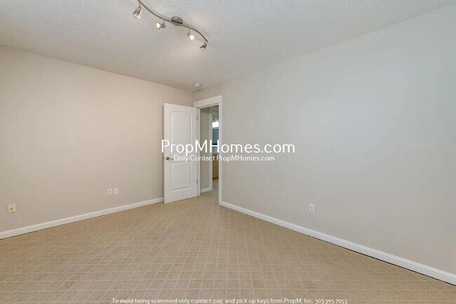 Building Photo - Gorgeous Three Bedroom Home in Centennial!