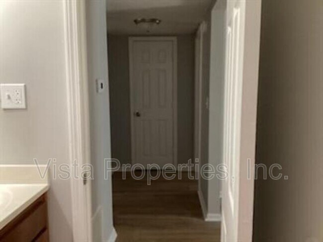 Building Photo - 4913 Saddlebrook Ln