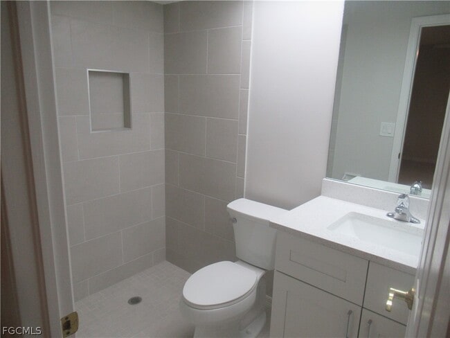 Building Photo - 926 SE 8th St