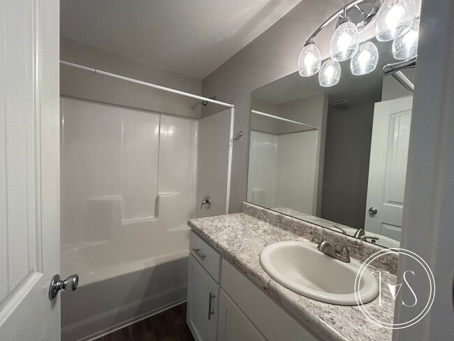 Building Photo - 515 Fraser Dr