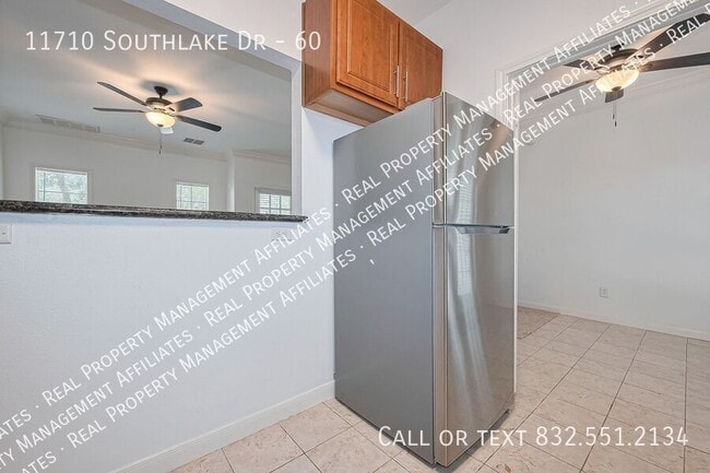 Building Photo - 11710 Southlake Dr