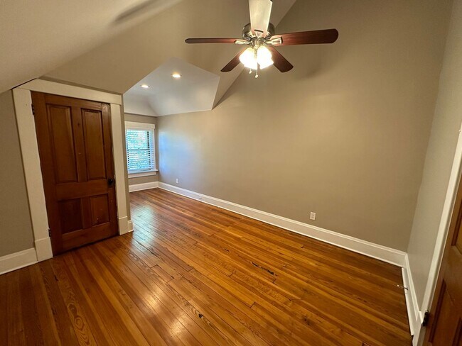 Building Photo - Hunter Ave 1045-1047 GW2