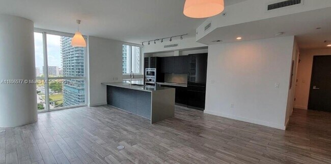 Building Photo - 1080 Brickell Ave