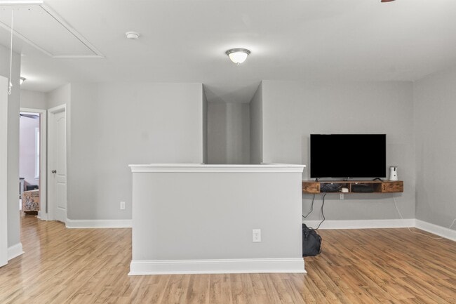 Building Photo - 401 Hope Ct