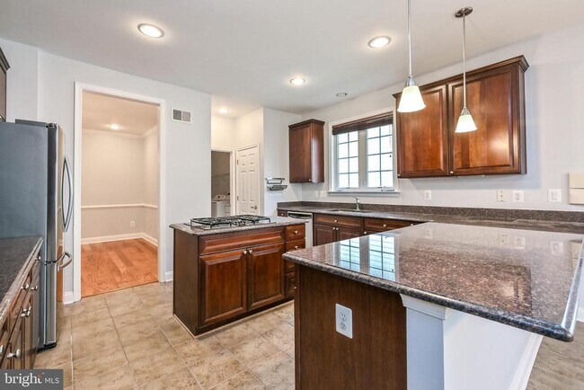 Building Photo - 6916 Birkenhead Pl