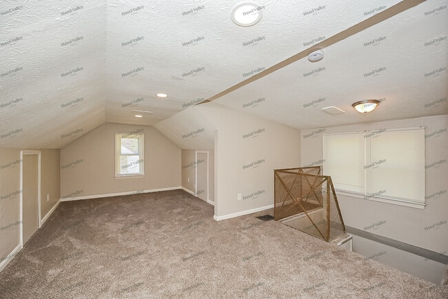 Building Photo - 1071 Selwyn Rd