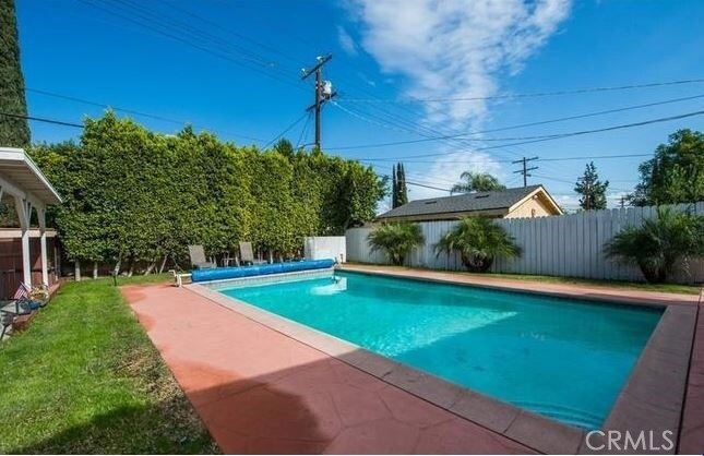 Building Photo - 17827 Burbank Blvd