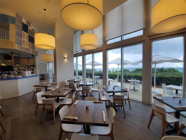 Building Photo - 15901 Collins Ave