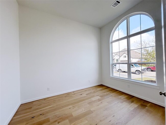 Building Photo - 5222 Tahoe Ct