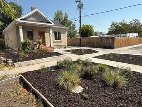 Building Photo - GORGEOUS Home!