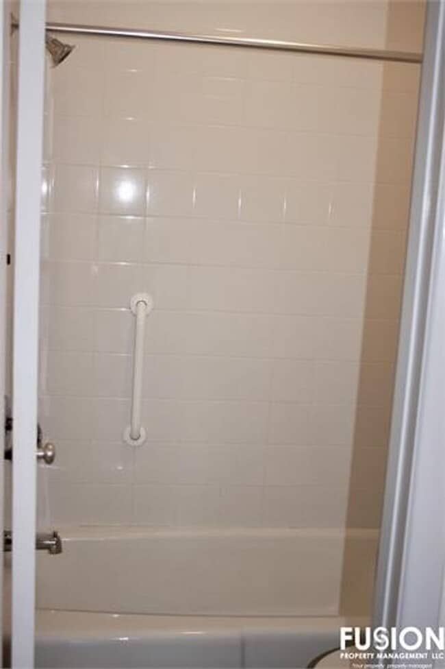 Building Photo - Bright 2-Bedroom Home Near Oakledge Park w/Pool!