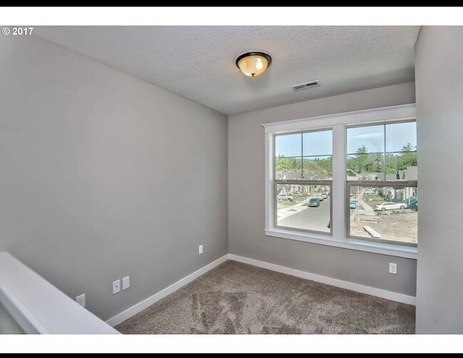 Building Photo - Available Now!  Newer Home in Desirable Neighborhood.