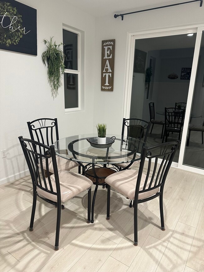 Building Photo - 1221 W Payson Ave