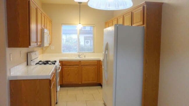Building Photo - Charming 2 Bed/2 Bath Townhouse In Redlands!