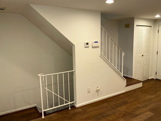 Building Photo - 20520 Strath Haven Dr