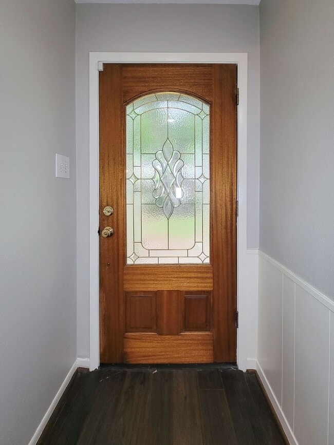 Building Photo - Welcome to your dream rental! This meticulously remodeled 3-bedroom, 2-bathroom home in the heart...
