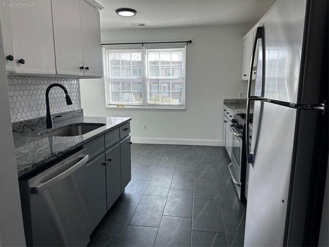 Building Photo - 276 Temple Hill Rd