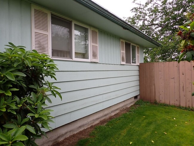 Building Photo - Great Puyallup Valley Rambler