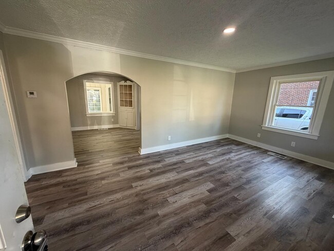 Building Photo - 1310 Martin St