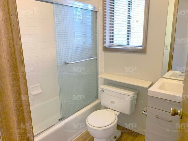 Building Photo - 531 Strachan Dr