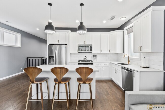 Building Photo - 4402 S Prairie Ave