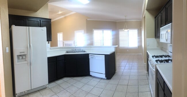 Building Photo - 556 Pinar Del Rio Dr
