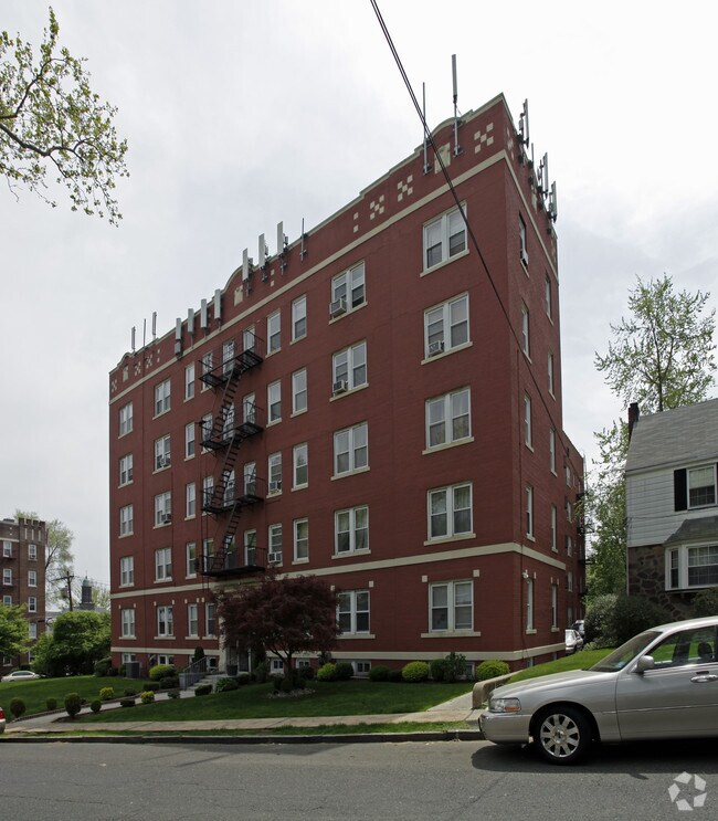 Building Photo - 293 Chestnut St