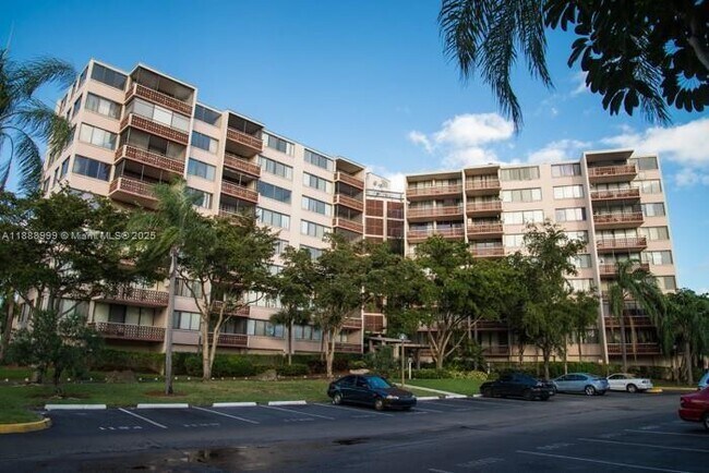 Building Photo - 4222 Inverrary Blvd