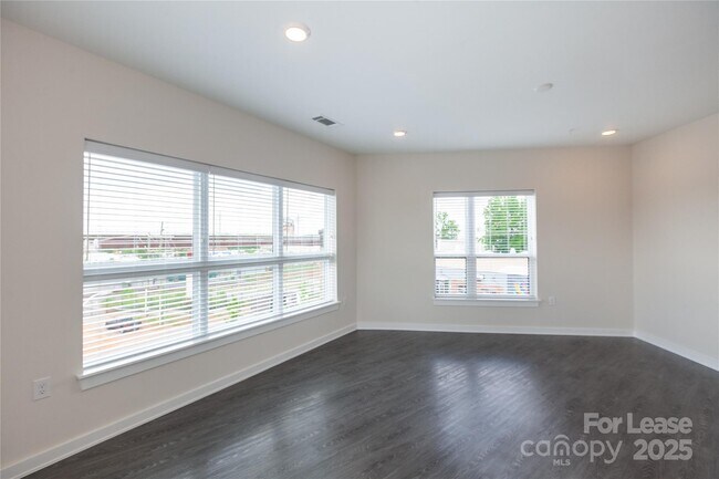 Building Photo - 3630 N Davidson St