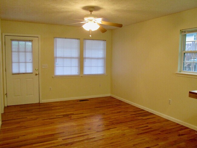 Building Photo - Black Mountain Duplex