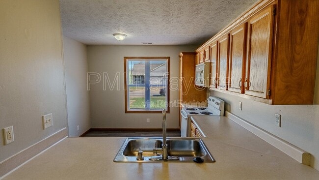 Building Photo - 2035 Bridgewater Cir