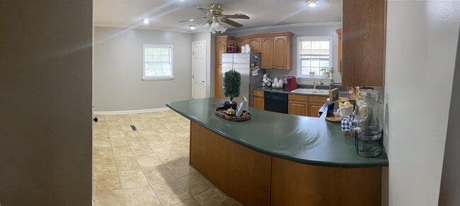 Building Photo - 402 Scott St