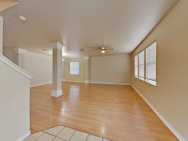Building Photo - No Application Fees* $500 off 1st Months R...