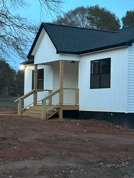 Building Photo - 145 Highland Hills Dr