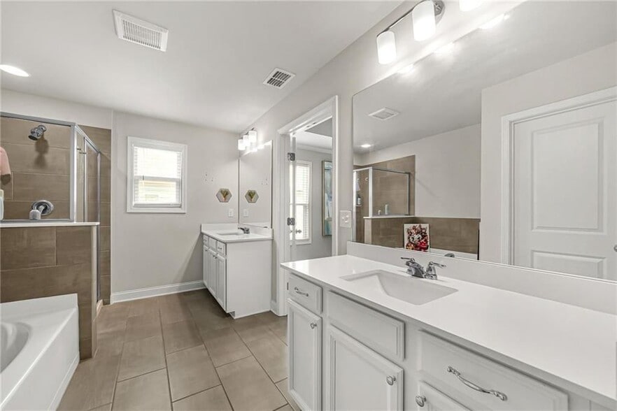 Building Photo - 791 Belrose Dr SE