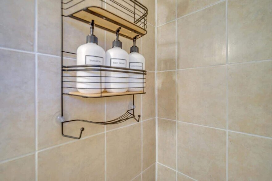 Building Photo - 313 Manden Rd