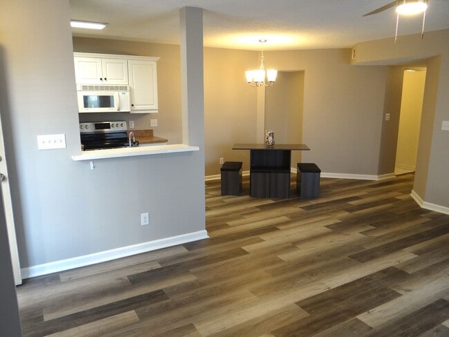 Building Photo - Long term ground floor rental- Rent Special- 1st month half price