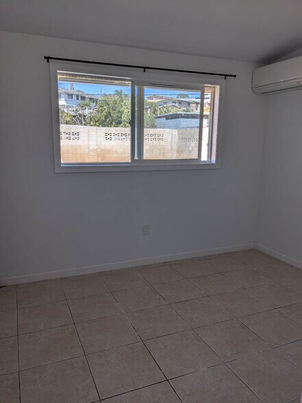 Bed 2 - 99-741 Hulumanu St