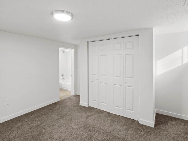 Building Photo - 915 E 1300 S