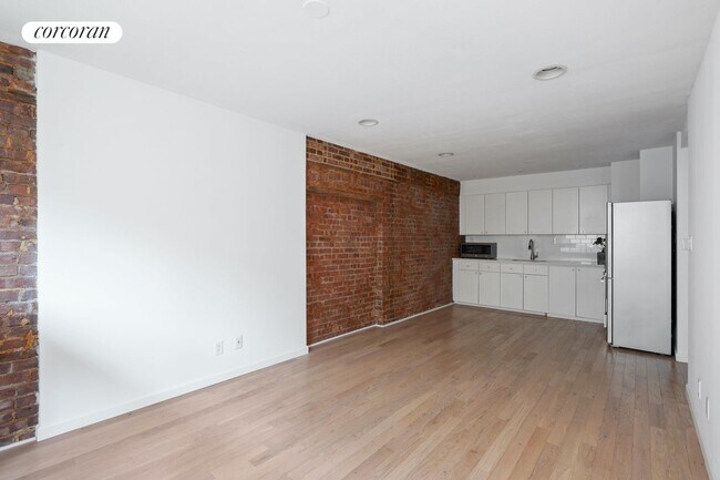 Building Photo - 41 Spring St